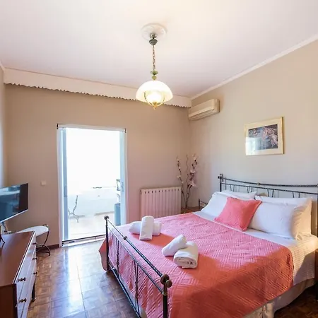 Anatoli Family House Apartment Kanálion