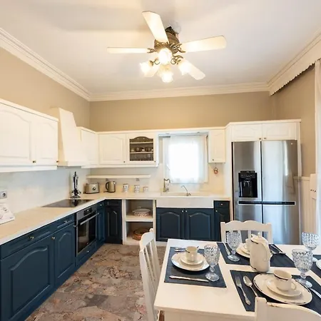 Anatoli Family House Apartment Kanálion