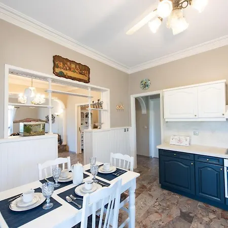 Anatoli Family House Kanálion