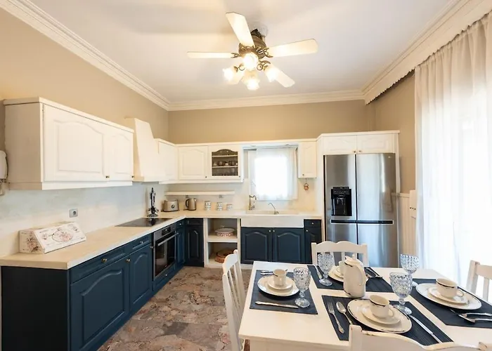 Anatoli Family House Apartment Kanálion