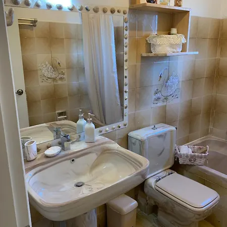 Anatoli Family House Apartman *